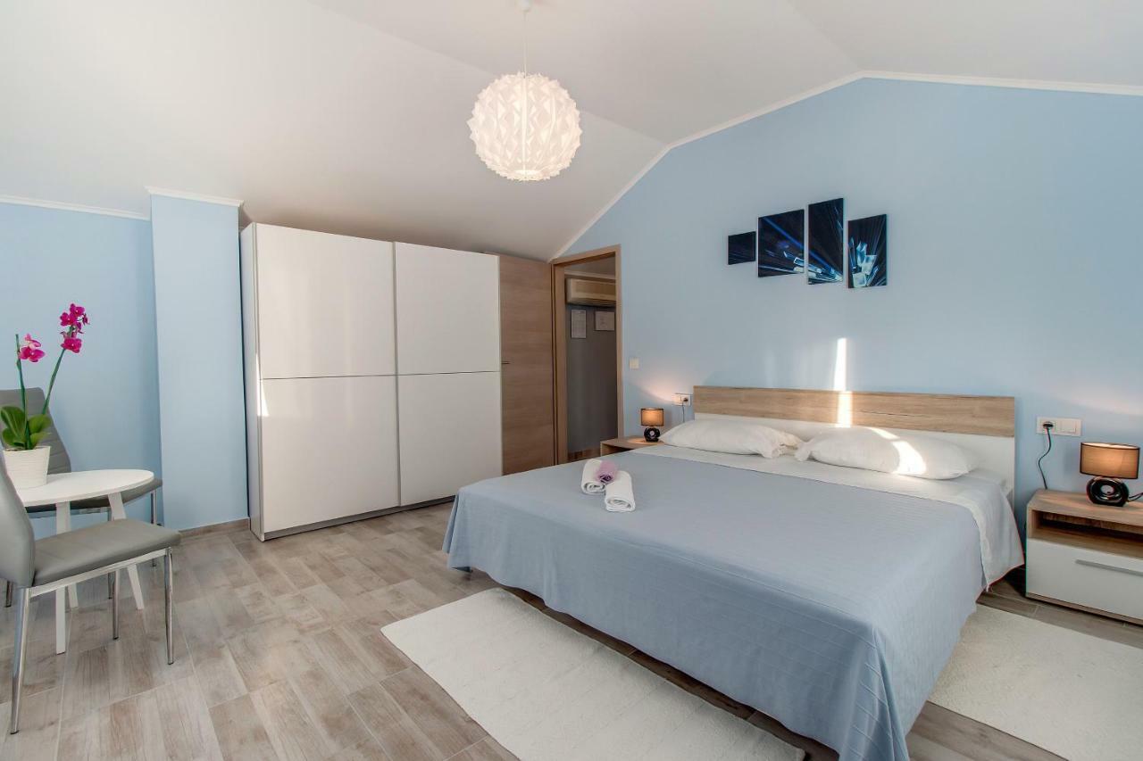 Apartman Leon & Rent A Quad Mali Lošinj Exterior foto